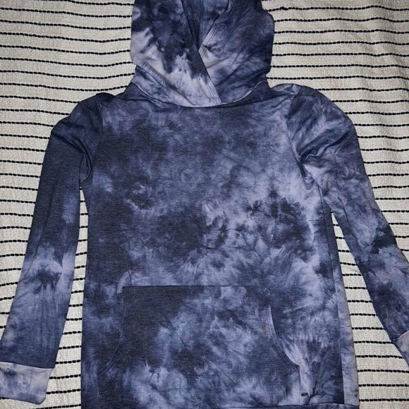 cream n sugar Tops - NWOT Cream n Sugar blue tie dye lightweight hoodie, never worn, small - fits med